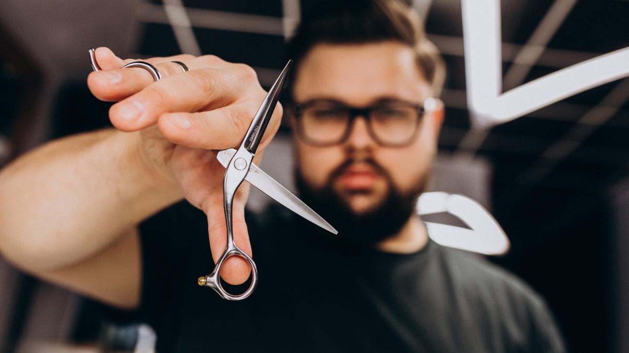 CAP Coiffure ALBI CFA CUNAC BESTH ACADEMIE est un diplôme professionnel national délivré par le Ministère de l’Éducation national qui se prépare en 1 ou 2 ans après une classe de 3ème. À sa sortie vous aurez toutes les compétences de bases pour devenir le coiffeur